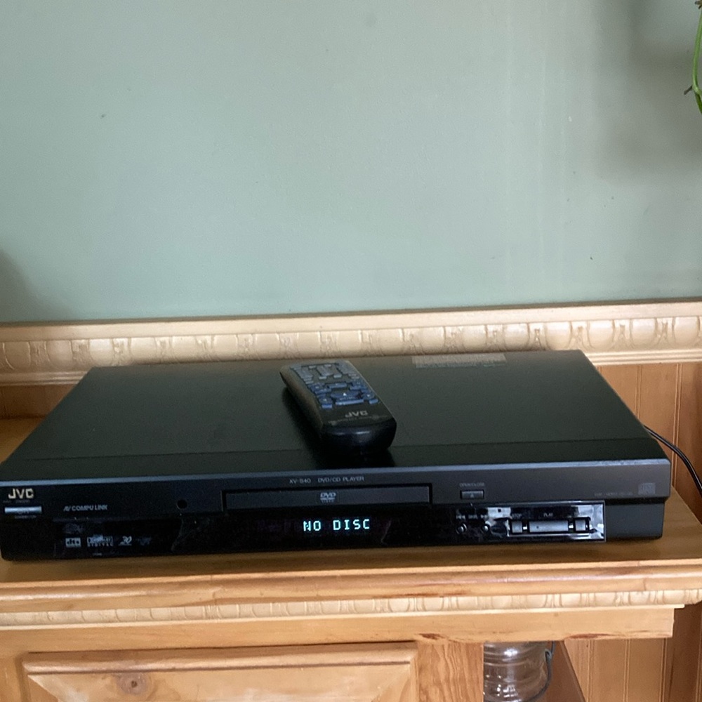 JVC XV-S40 Compu Link dvd/cd player with remote
